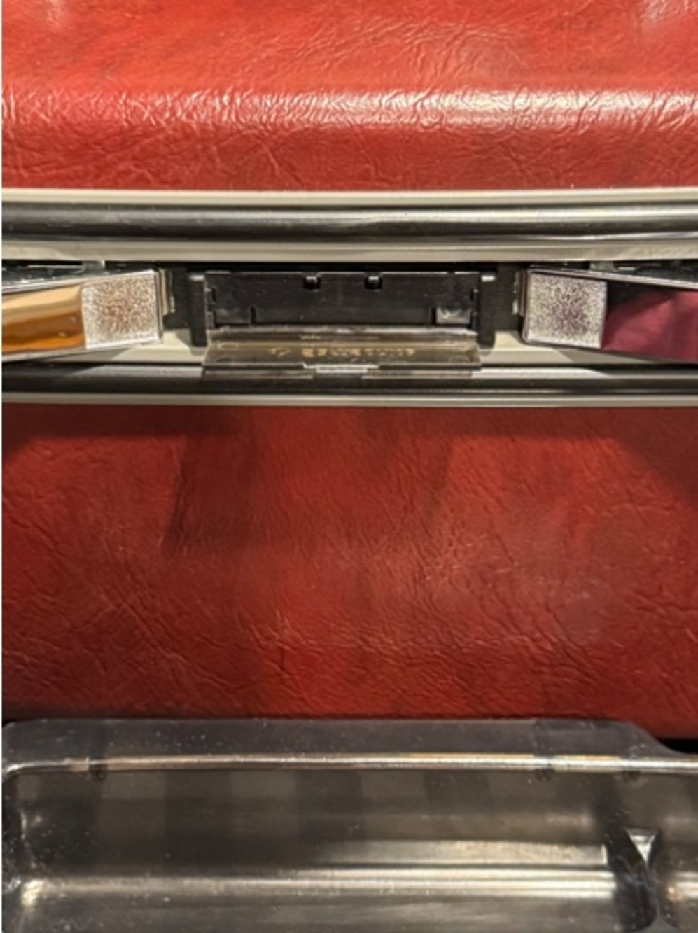 Samsonite Hard-Shell Cosmetic Train Case with Chrome Accents - Picture 13 of 16